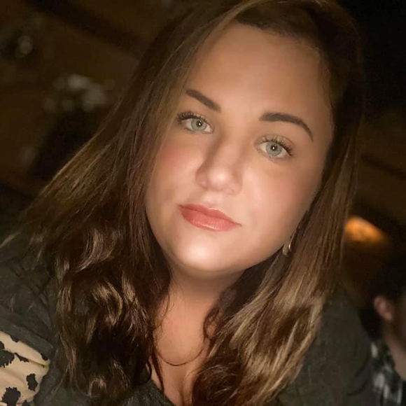 Meet your Posher, Brooke - Picture 1 of 1